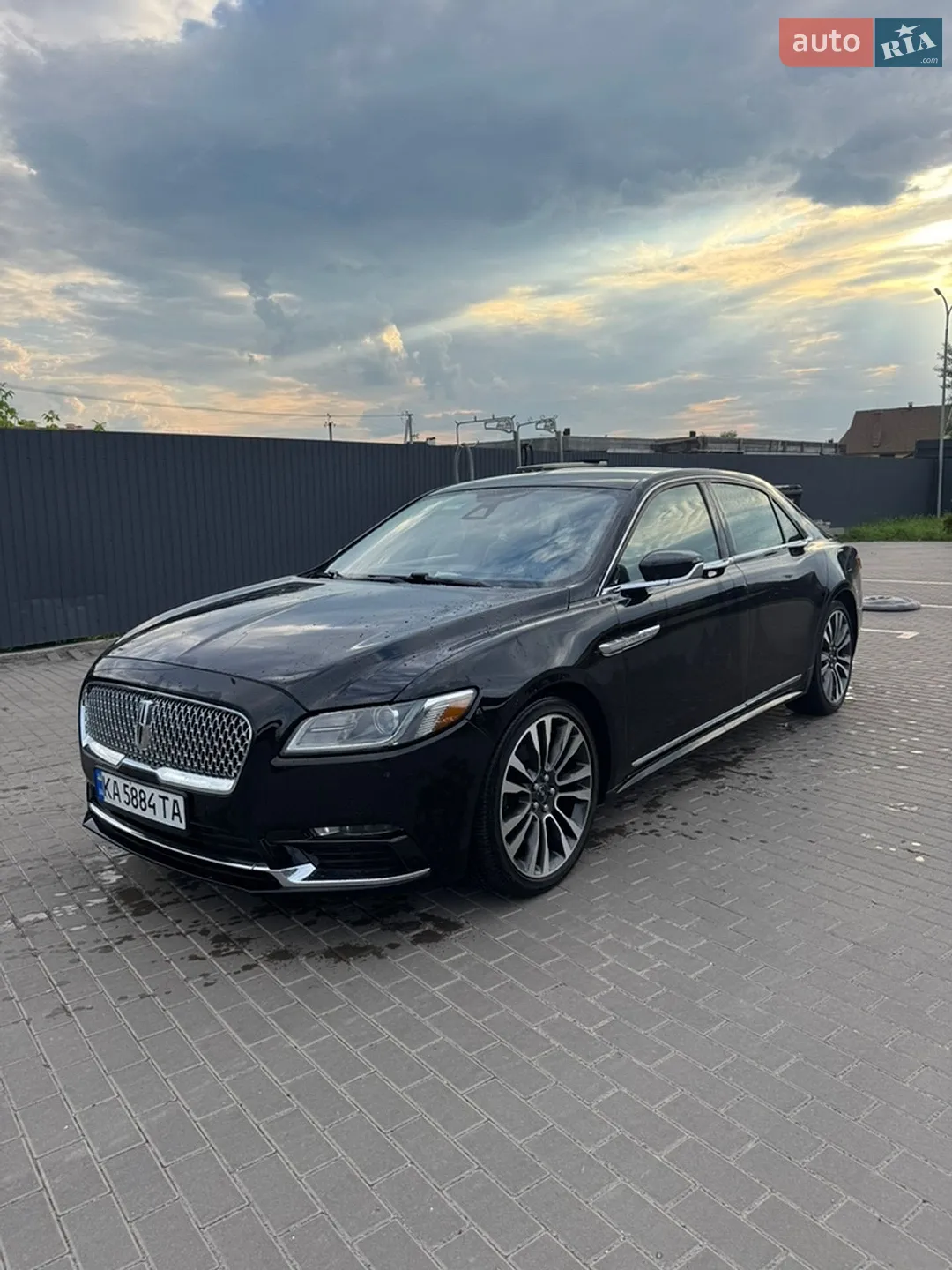 2016 Lincoln Continental - мініатюра 3