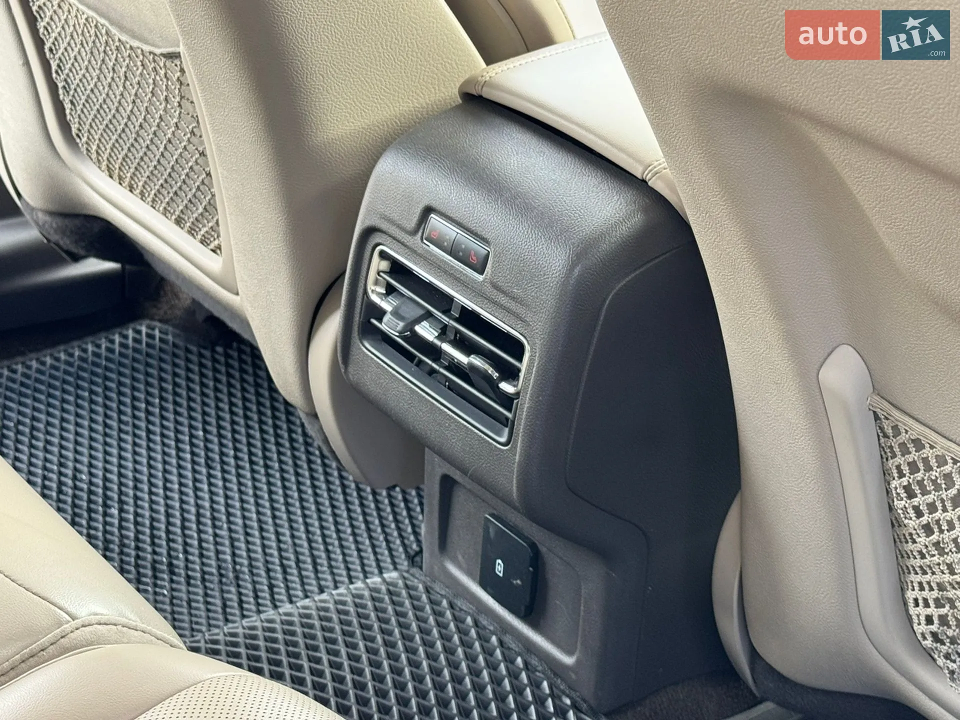 2019 Lincoln Corsair - мініатюра 24