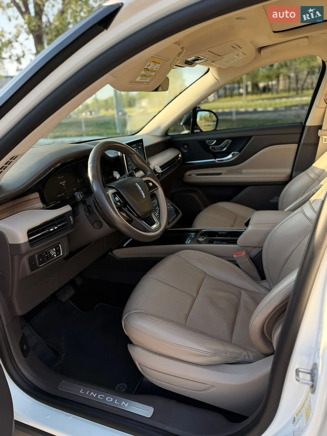 2020 Lincoln Corsair - мініатюра 8