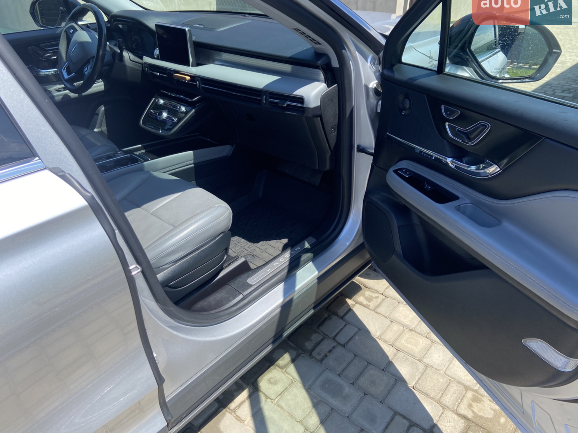2020 Lincoln Corsair - мініатюра 16