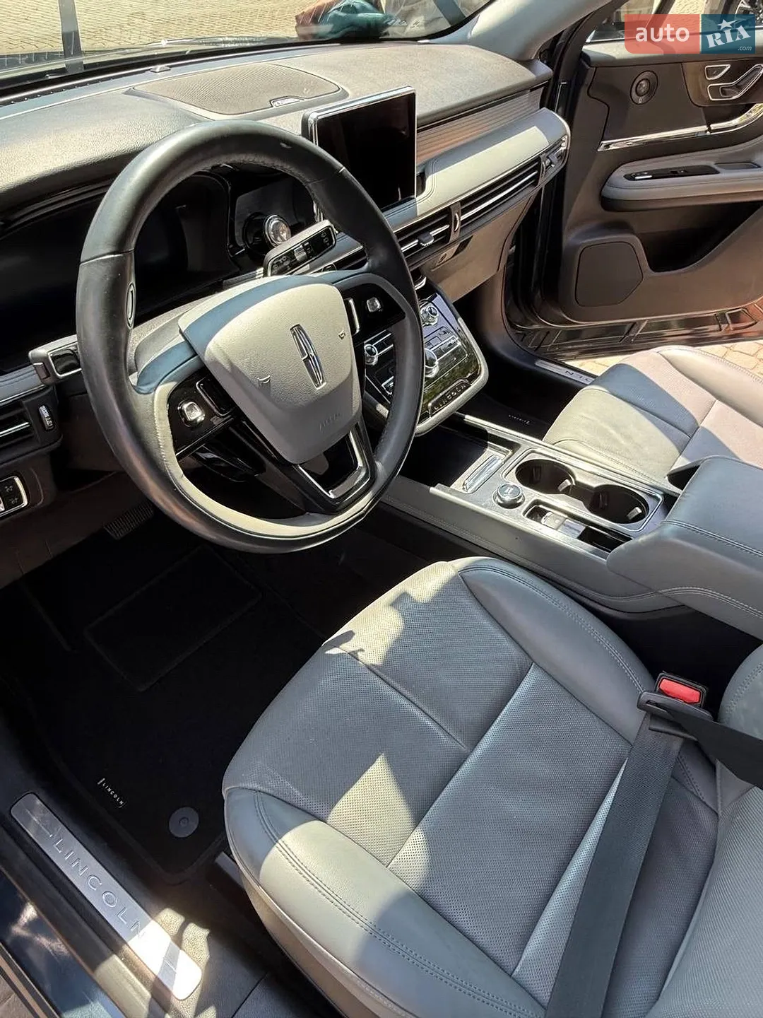 2021 Lincoln Corsair - мініатюра 9