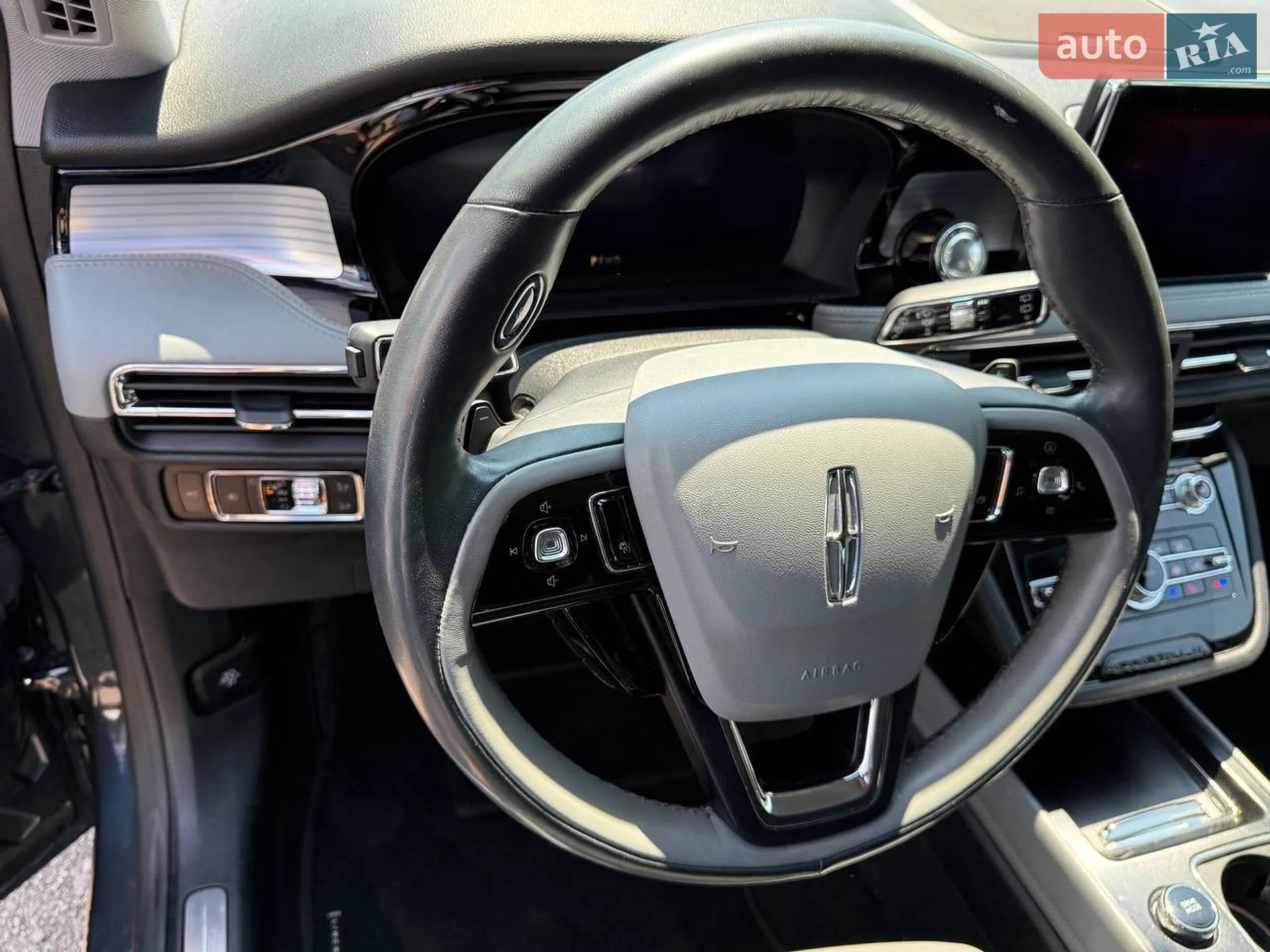 2021 Lincoln Corsair - мініатюра 16