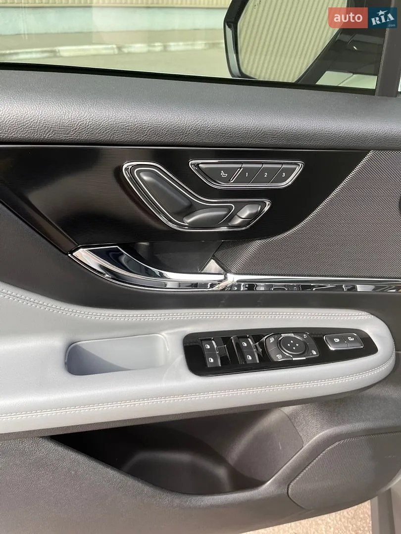 2020 Lincoln Corsair - мініатюра 24
