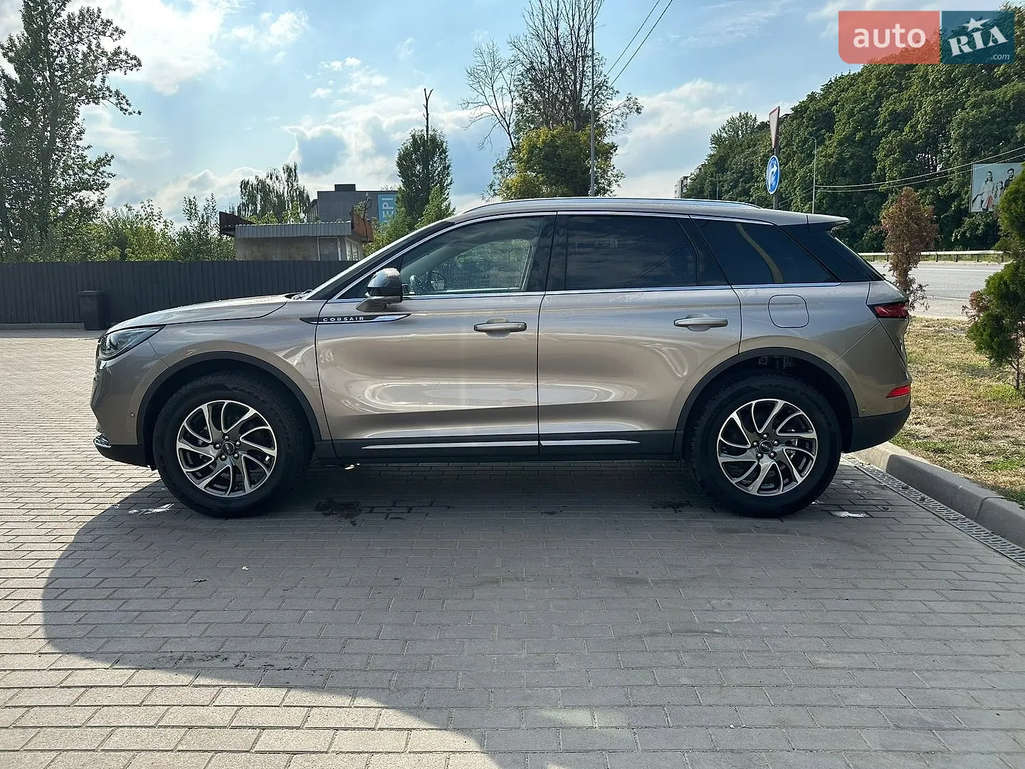 2021 Lincoln Corsair - мініатюра 3