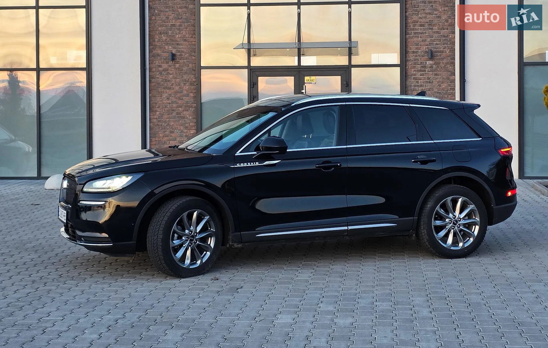 2022 Lincoln Corsair - мініатюра 4