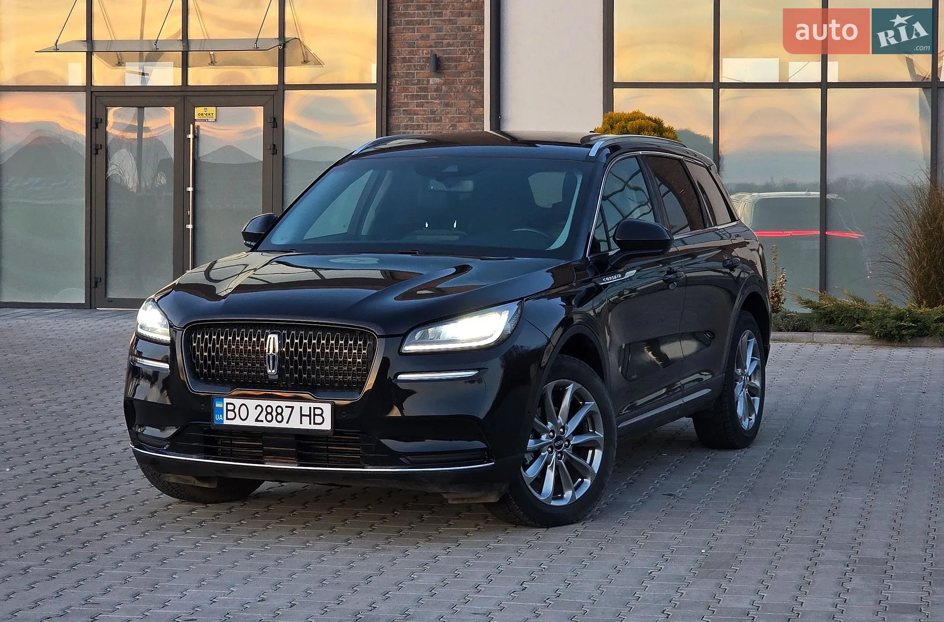 2022 Lincoln Corsair - мініатюра 3
