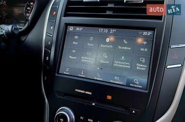Внедорожник / Кроссовер Lincoln MKC 2015 в 