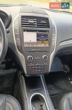 Внедорожник / Кроссовер Lincoln MKC 2019 в 