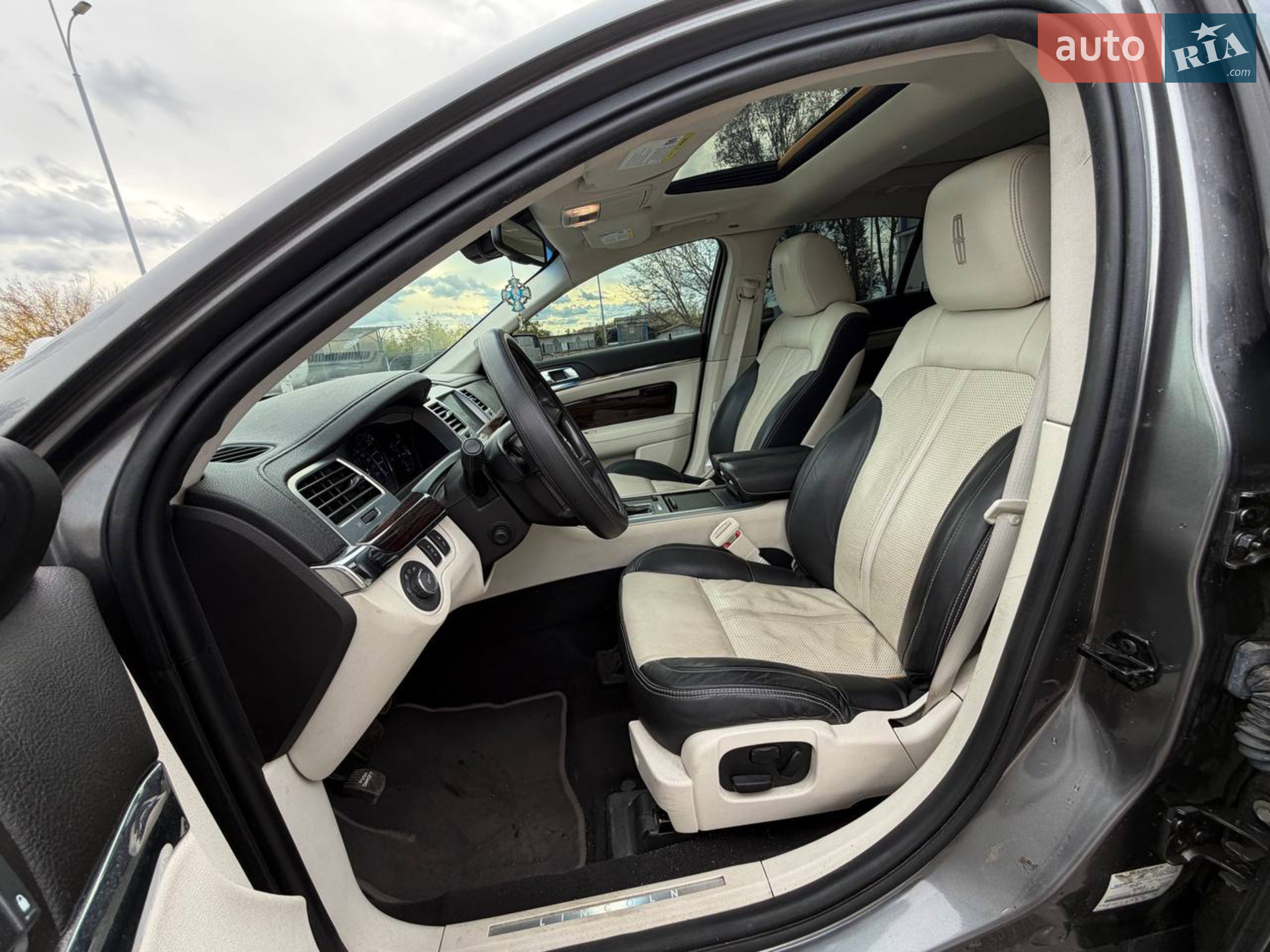 2010 Lincoln MKS - мініатюра 8