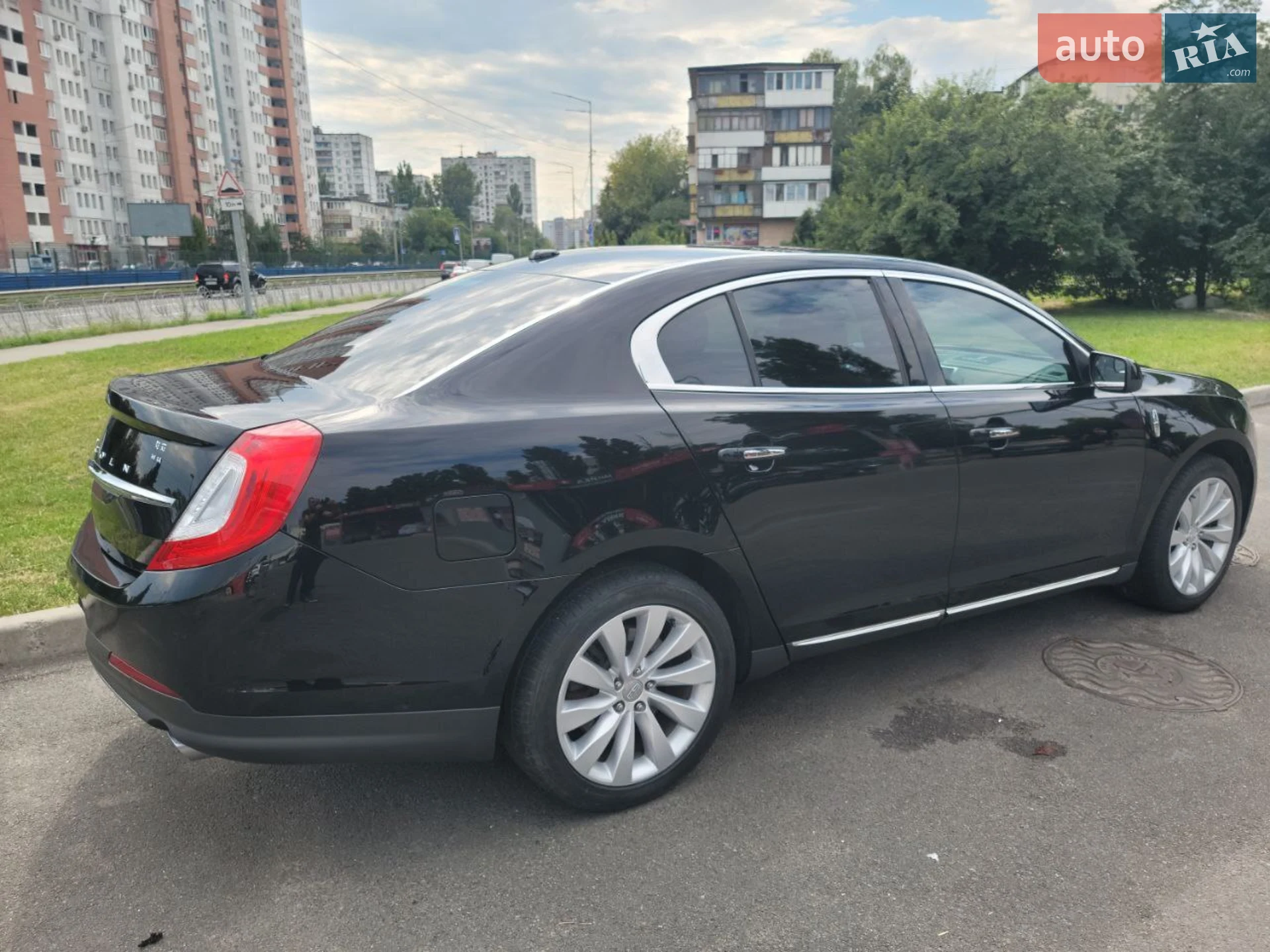 2016 Lincoln MKS - мініатюра 9