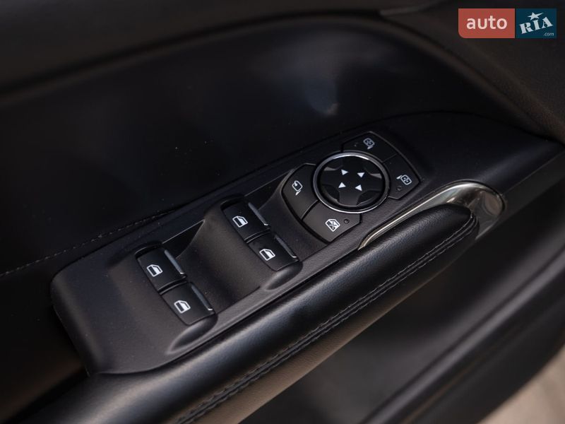 Седан Lincoln MKS 2014 в Дніпрі