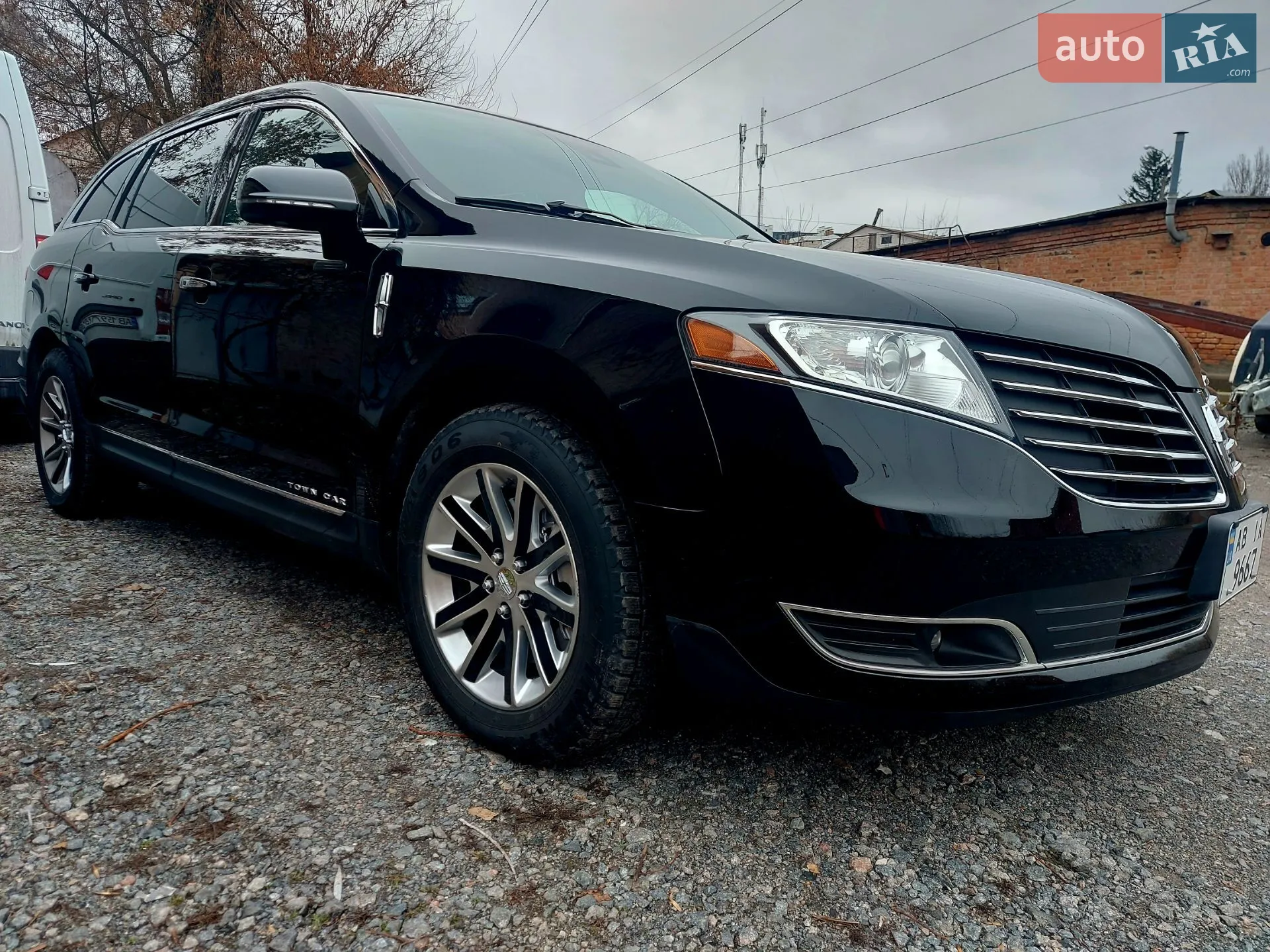 2017 Lincoln MKT - мініатюра 2