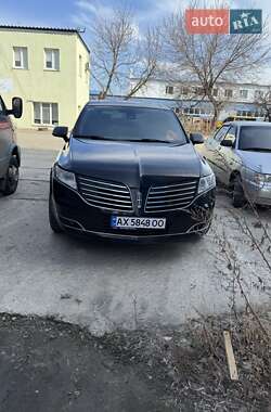 Позашляховик / Кросовер Lincoln MKT 2017 в 