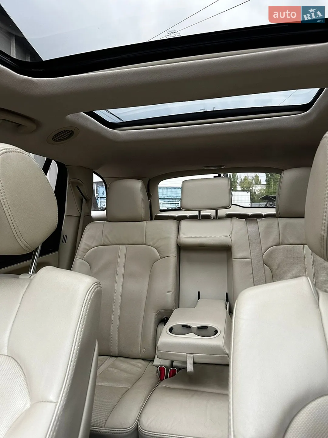 2019 Lincoln MKT - мініатюра 11