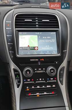 Позашляховик / Кросовер Lincoln MKX 2018 в 