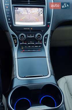 Внедорожник / Кроссовер Lincoln MKX 2015 в 