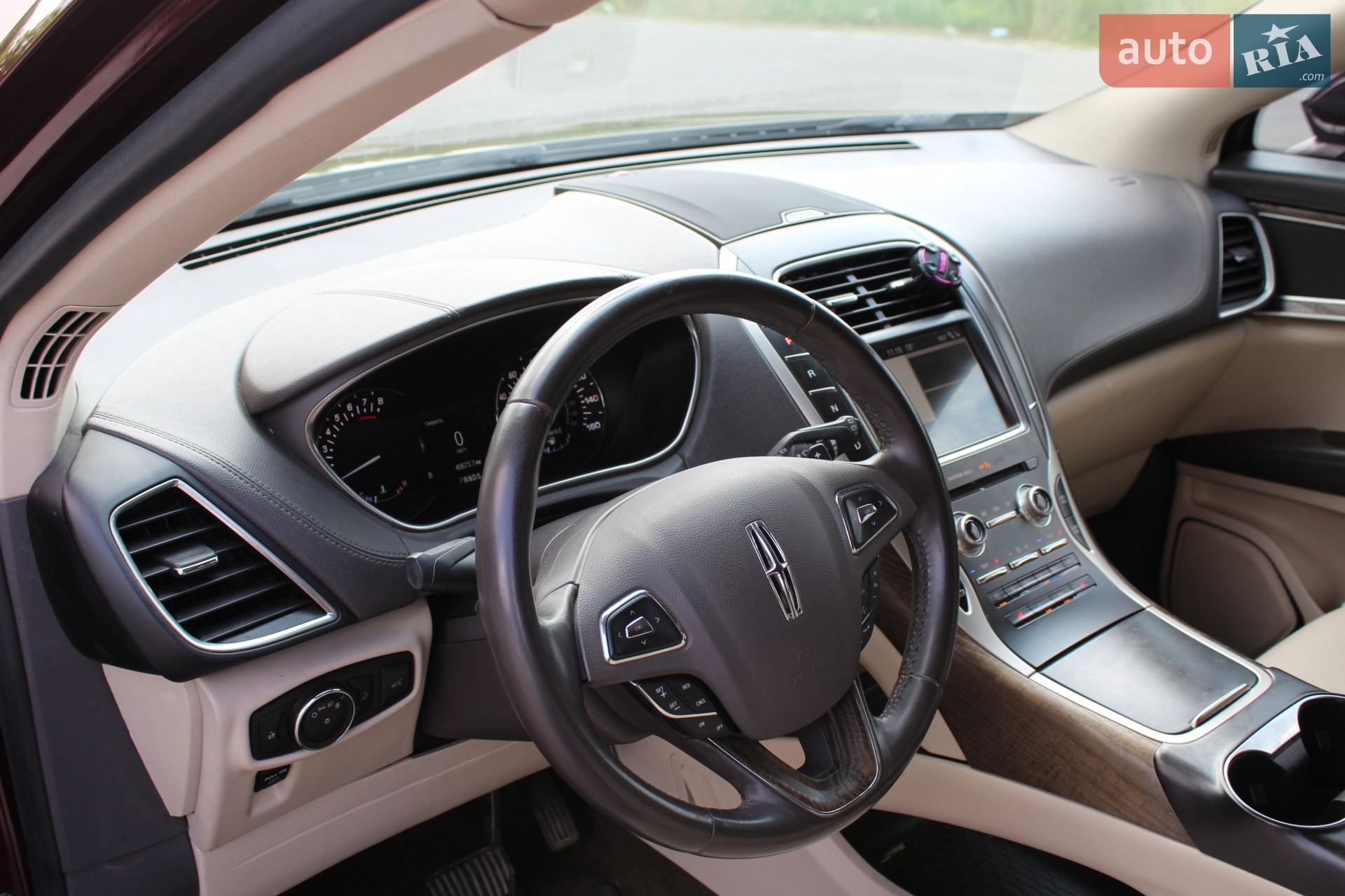 2017 Lincoln MKX - мініатюра 36
