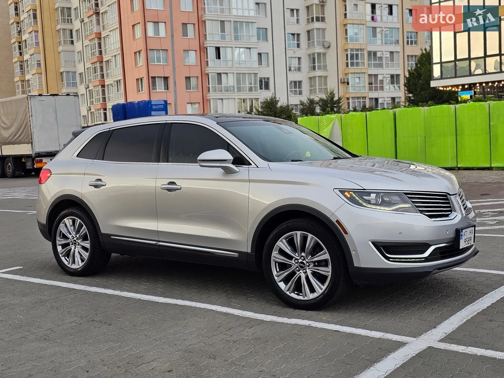 2016 Lincoln MKX - мініатюра 2