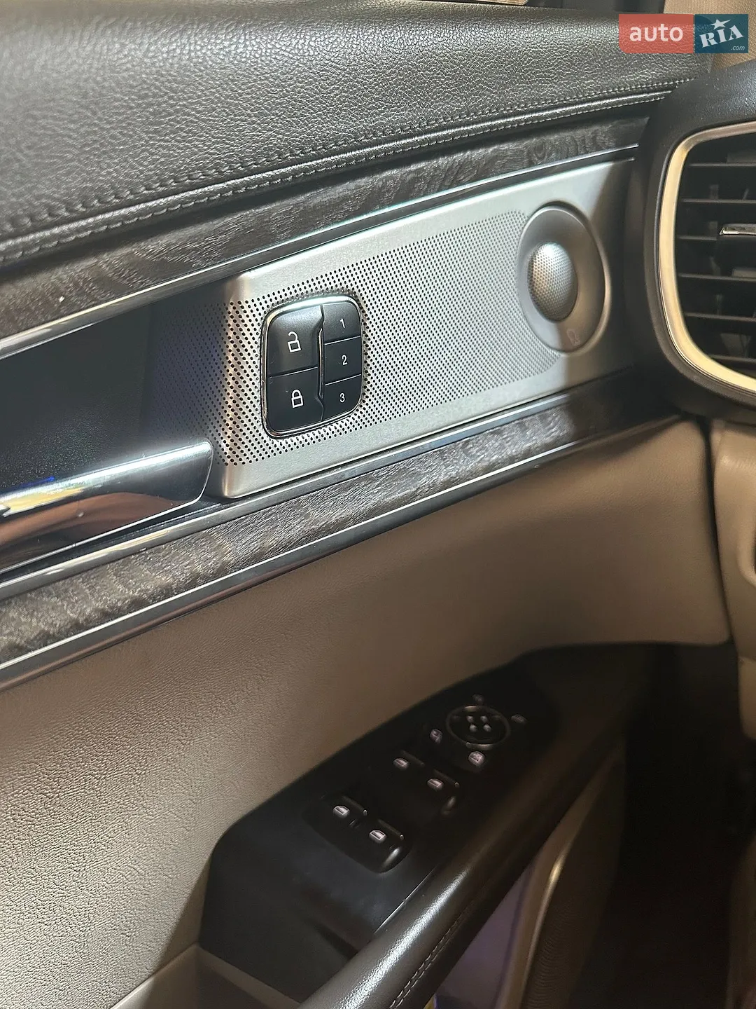 2017 Lincoln MKX - мініатюра 8