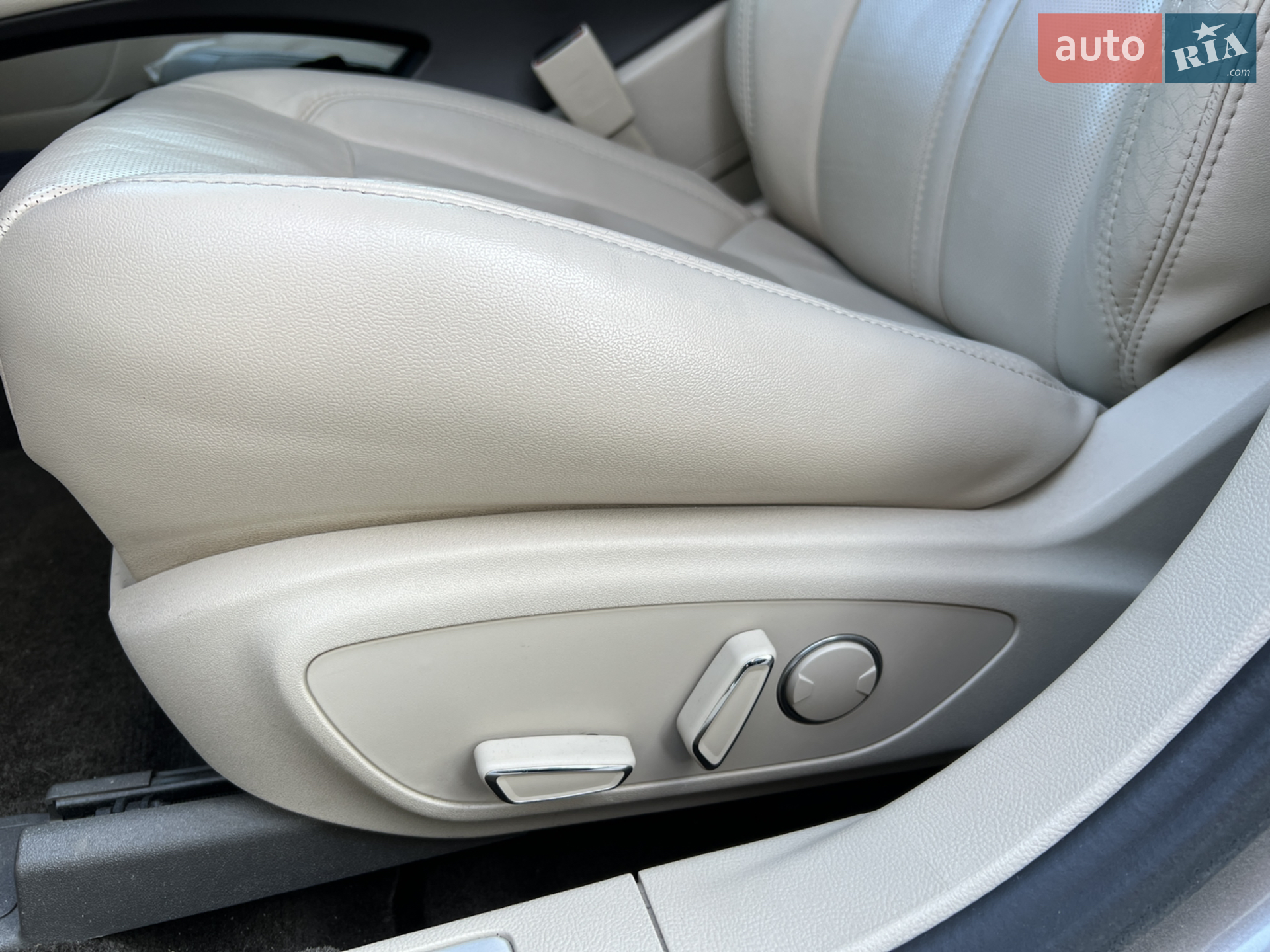 2016 Lincoln MKZ - мініатюра 36