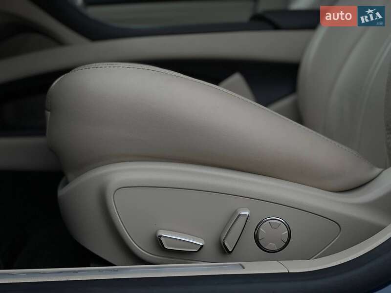 Седан Lincoln MKZ 2016 в Ровно