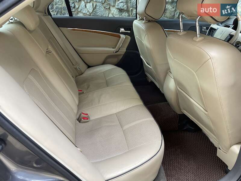 Седан Lincoln MKZ 2011 в Ровно