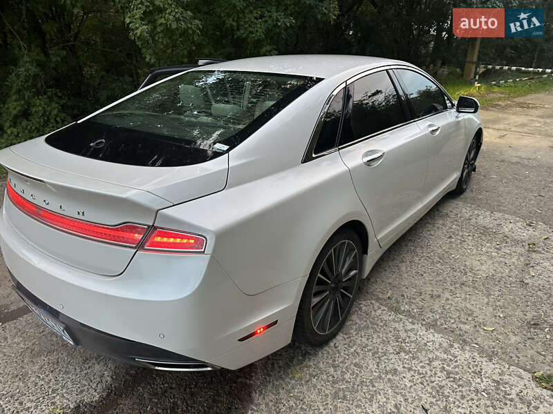 Седан Lincoln MKZ 2016 в Великодолинском