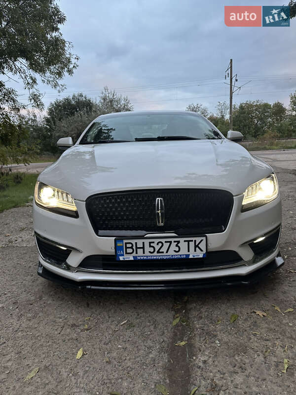 Седан Lincoln MKZ 2016 в Великодолинском