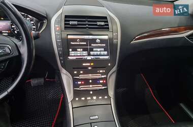Седан Lincoln MKZ 2015 в 