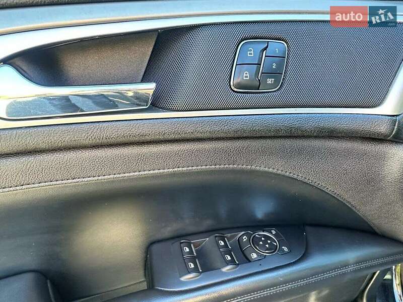 Седан Lincoln MKZ 2017 в Львове
