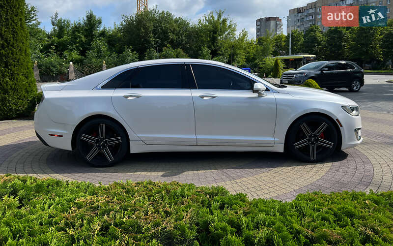 Седан Lincoln MKZ 2016 в Львове