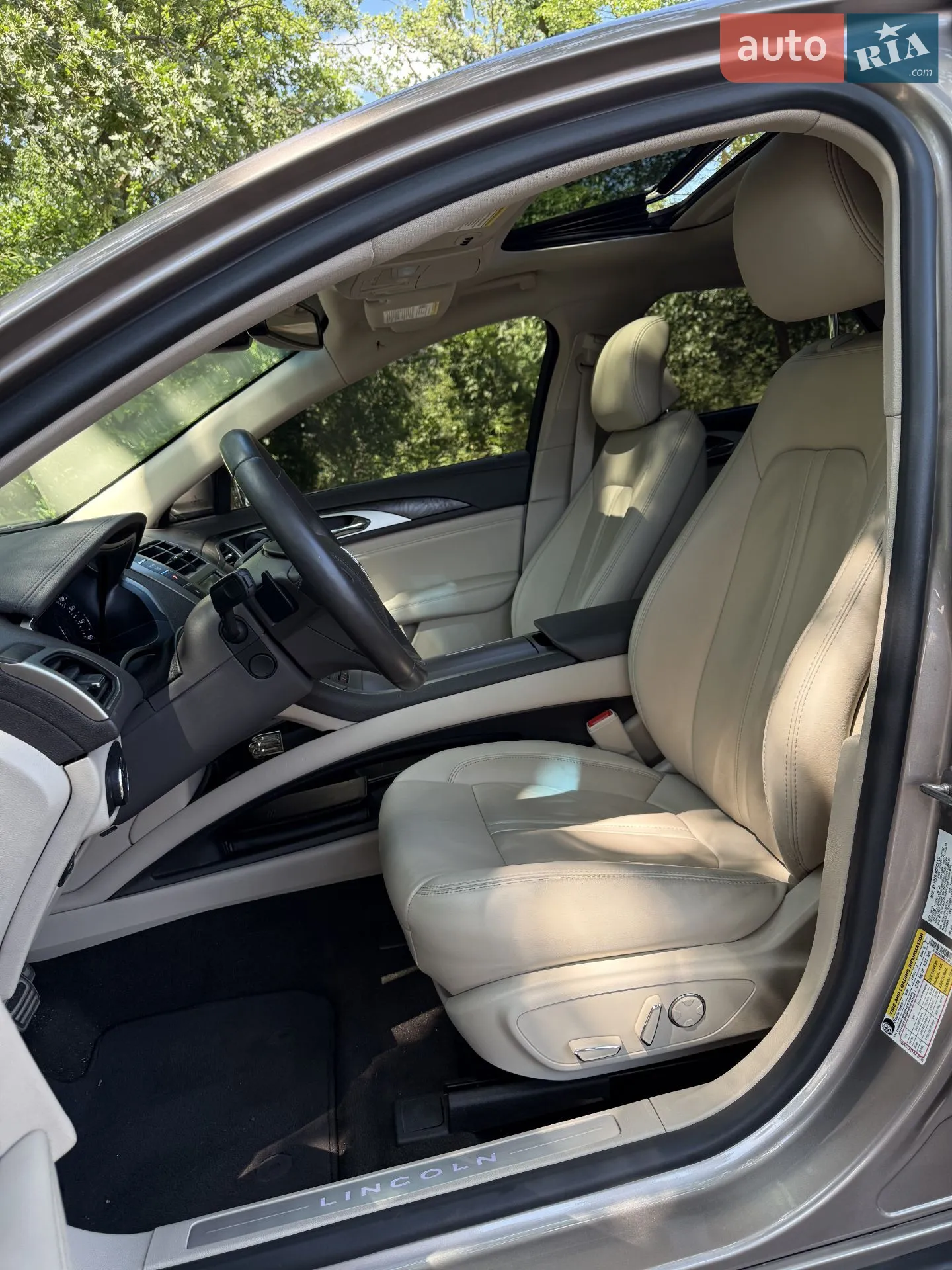2019 Lincoln MKZ - мініатюра 16