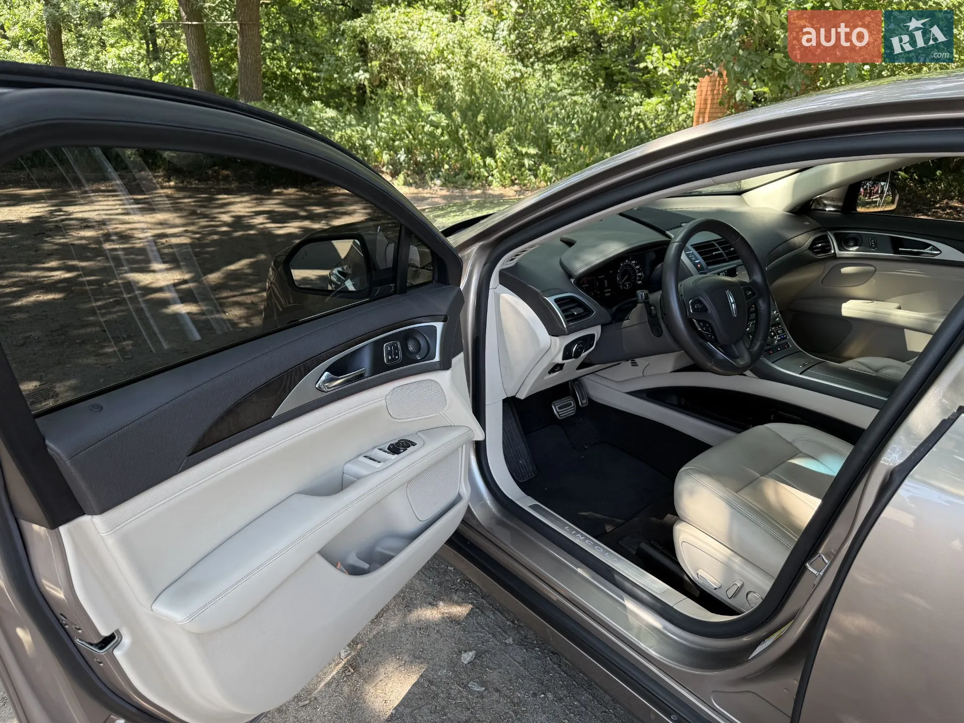 2019 Lincoln MKZ - мініатюра 18