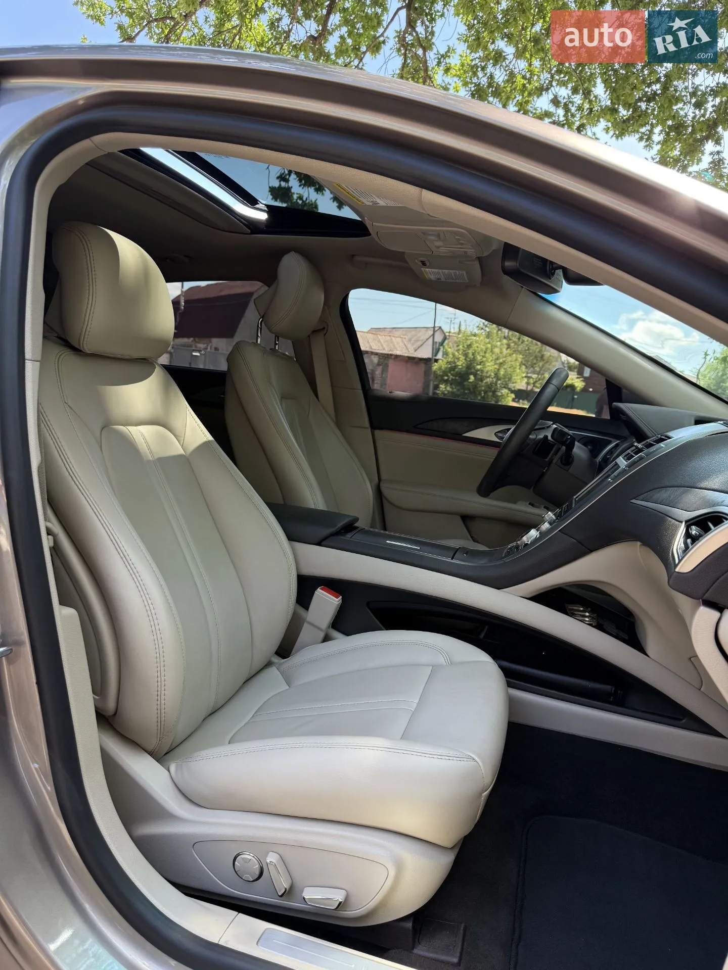 2019 Lincoln MKZ - мініатюра 24