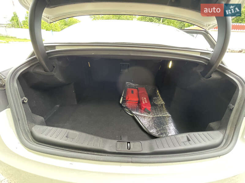 Седан Lincoln MKZ 2015 в Выгоде