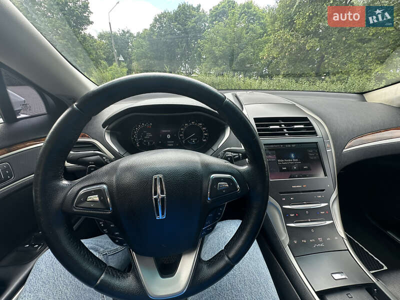 Седан Lincoln MKZ 2015 в Миргороде