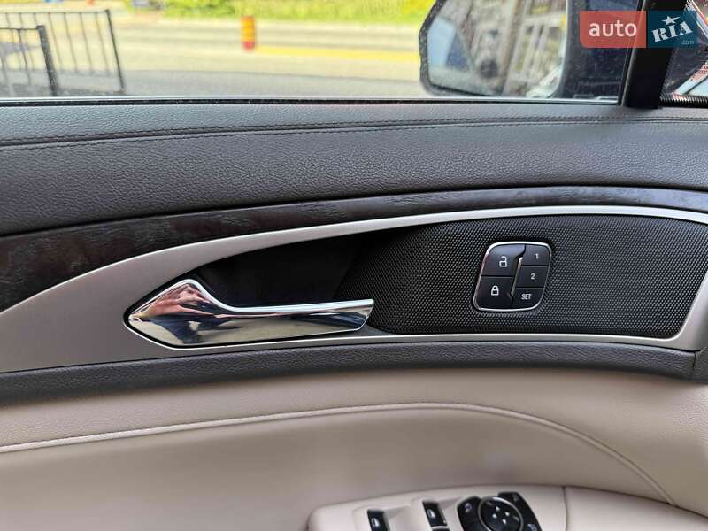 Седан Lincoln MKZ 2016 в Львові