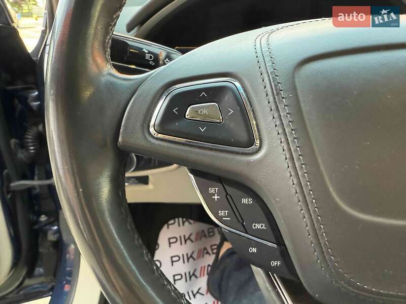 Седан Lincoln MKZ 2016 в Львові