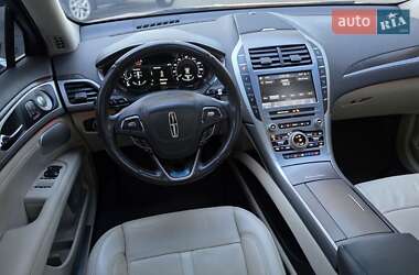 Седан Lincoln MKZ 2020 в 