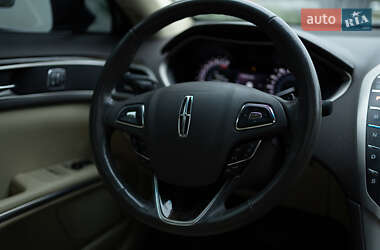 Седан Lincoln MKZ 2014 в 