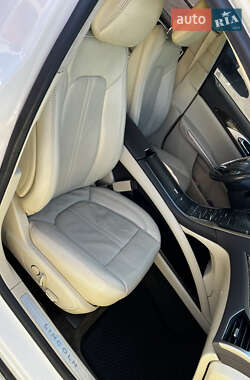 Седан Lincoln MKZ 2013 в 