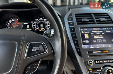 Седан Lincoln MKZ 2020 в 