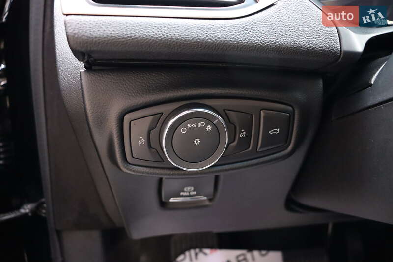 Седан Lincoln MKZ 2016 в Львові