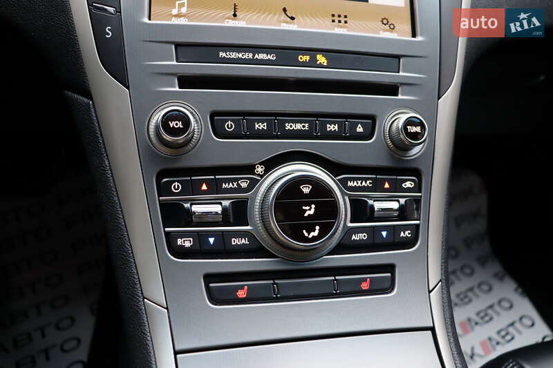 Седан Lincoln MKZ 2016 в Львові