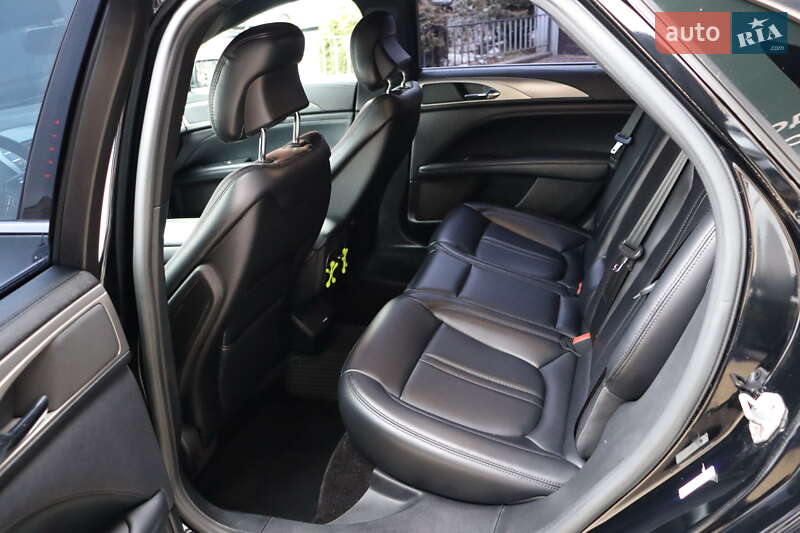 Седан Lincoln MKZ 2016 в Львові