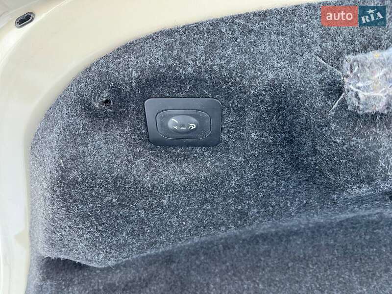 Седан Lincoln MKZ 2013 в Виннице