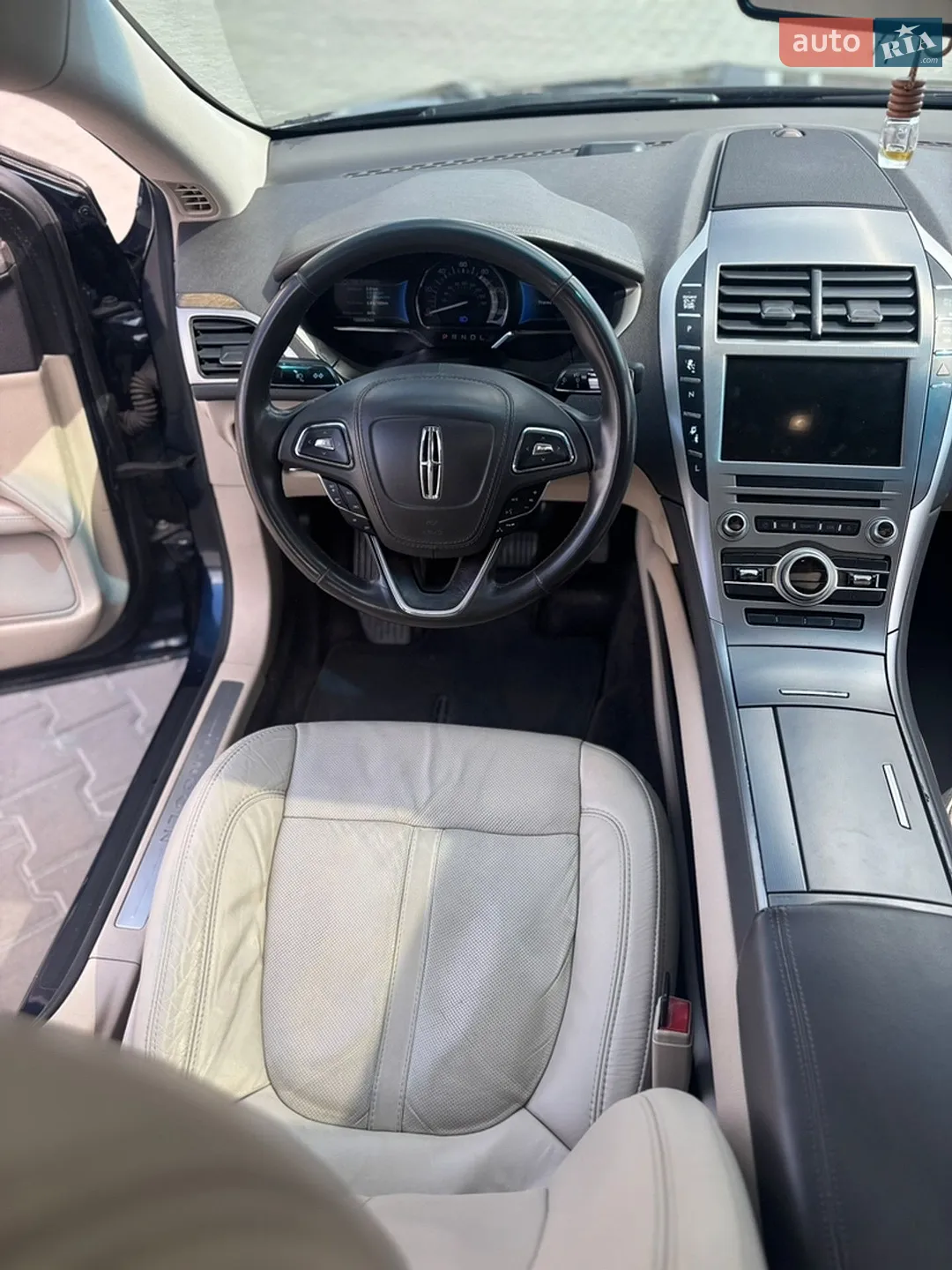 2016 Lincoln MKZ - мініатюра 25