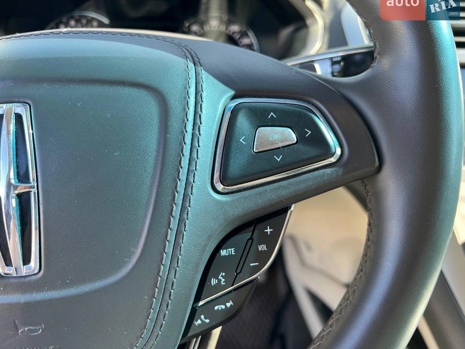 2017 Lincoln MKZ - мініатюра 26