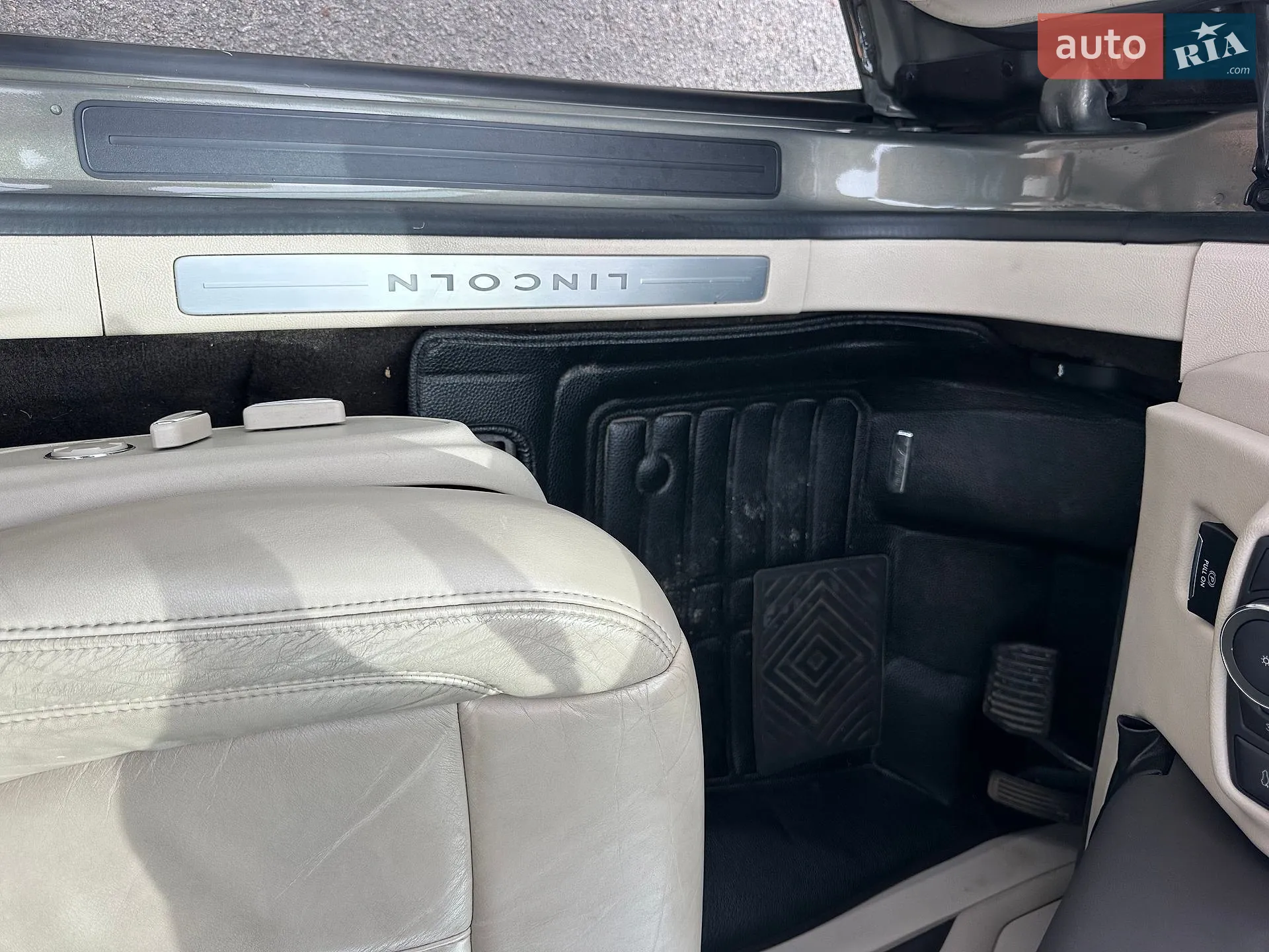 2016 Lincoln MKZ - мініатюра 37