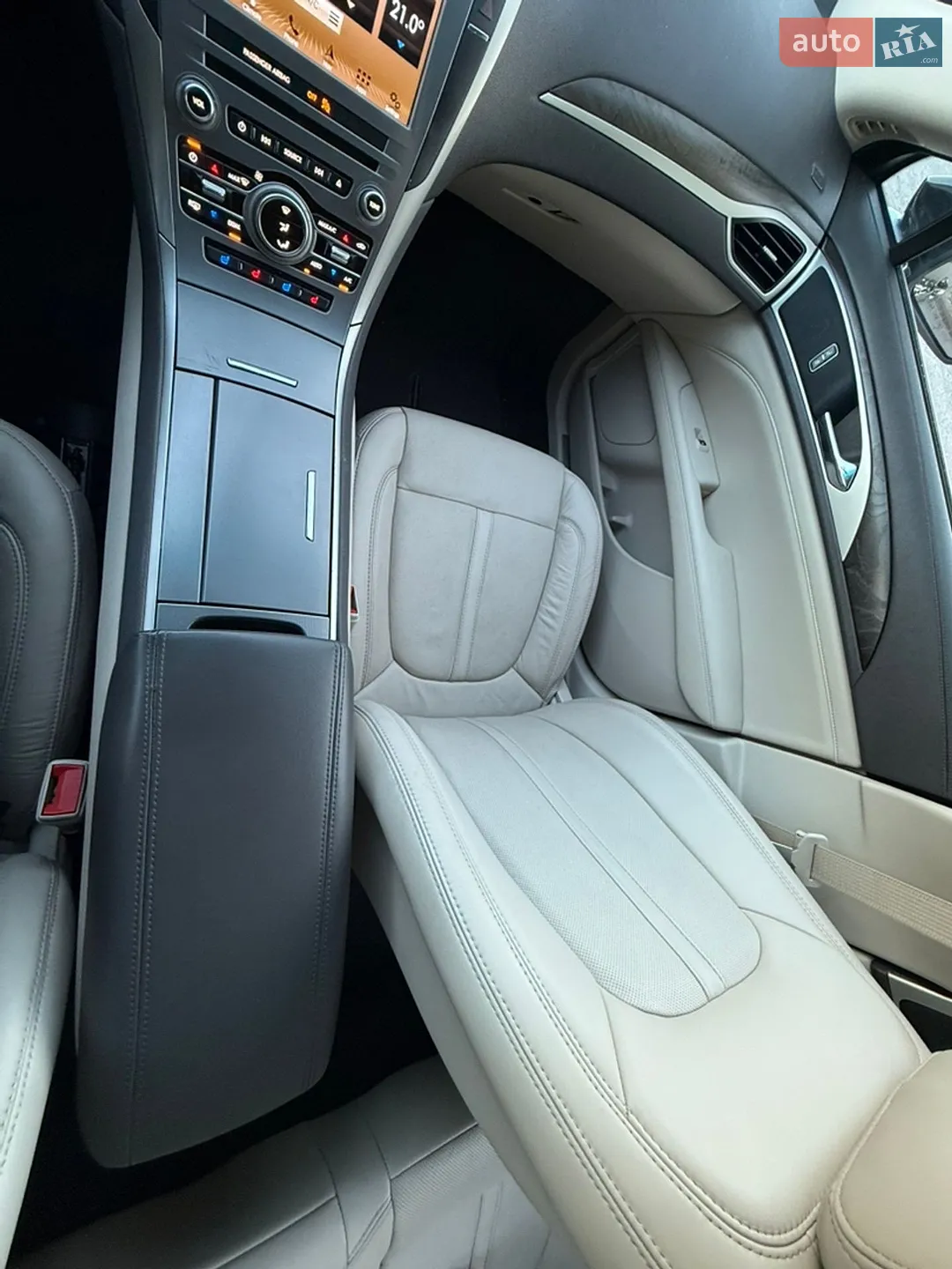 2016 Lincoln MKZ - мініатюра 12